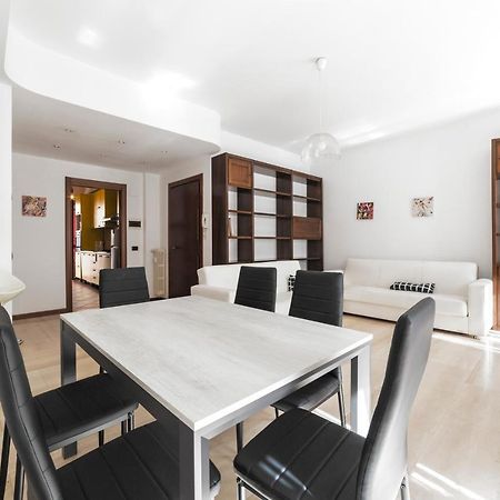 Cenisio M5 Lovely Apartment - With Balcony! 米兰 外观 照片